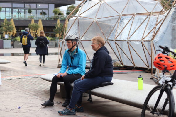 Fin and Diarmid on bench